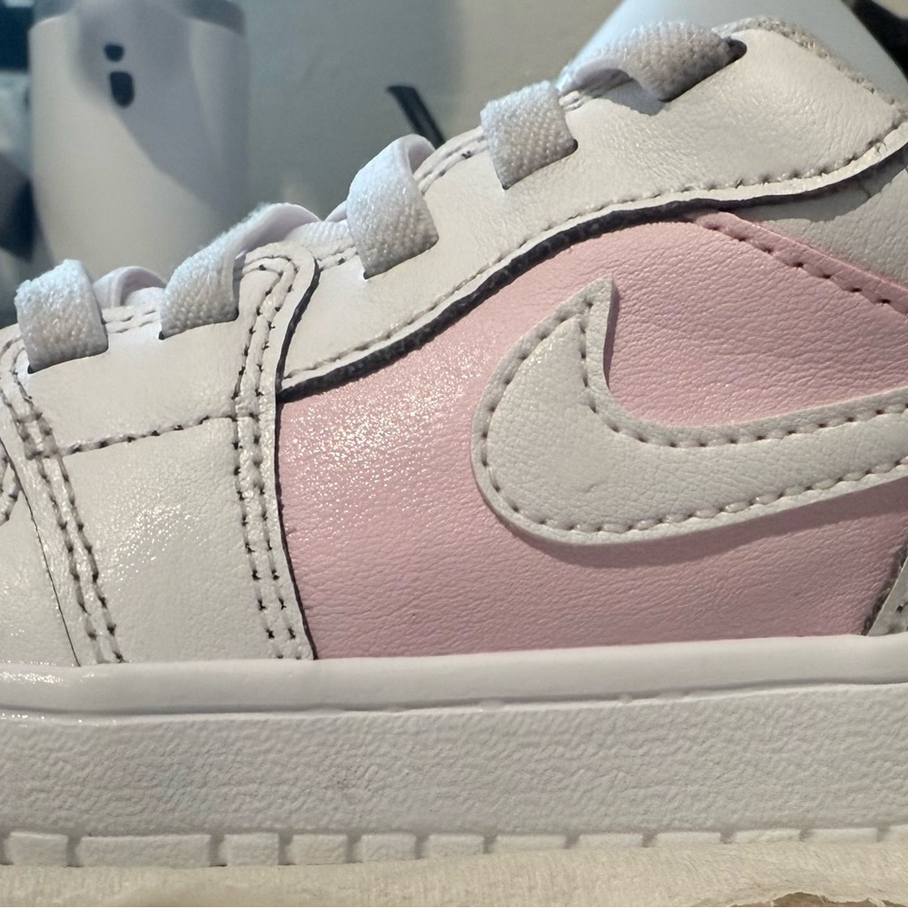 Nike Kids Sneakers in Pink and White